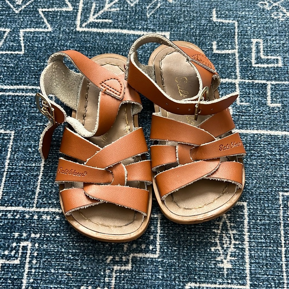 Toddler saltwater sandals size 6